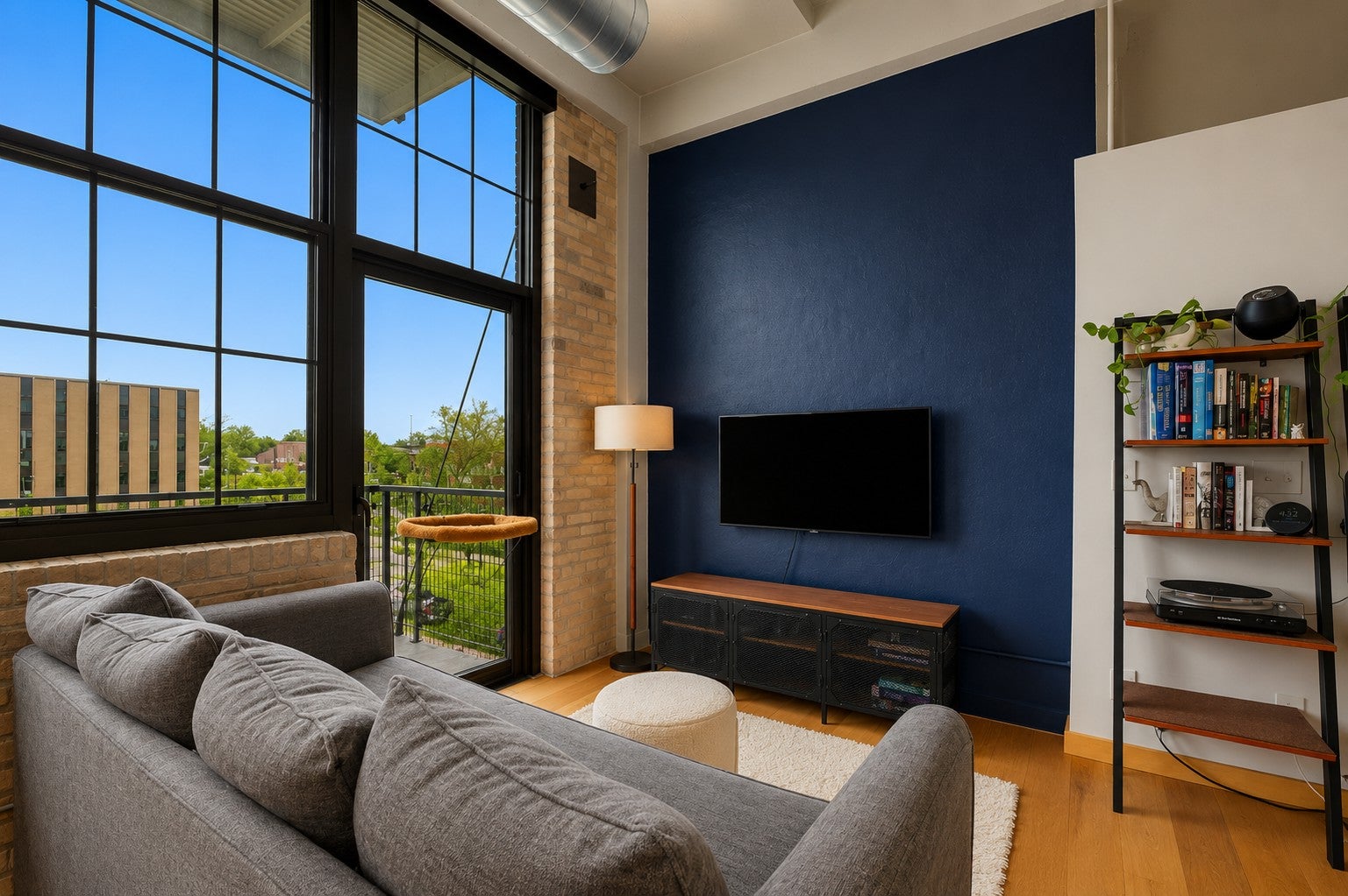 1901 E Hennepin Avenue 306
