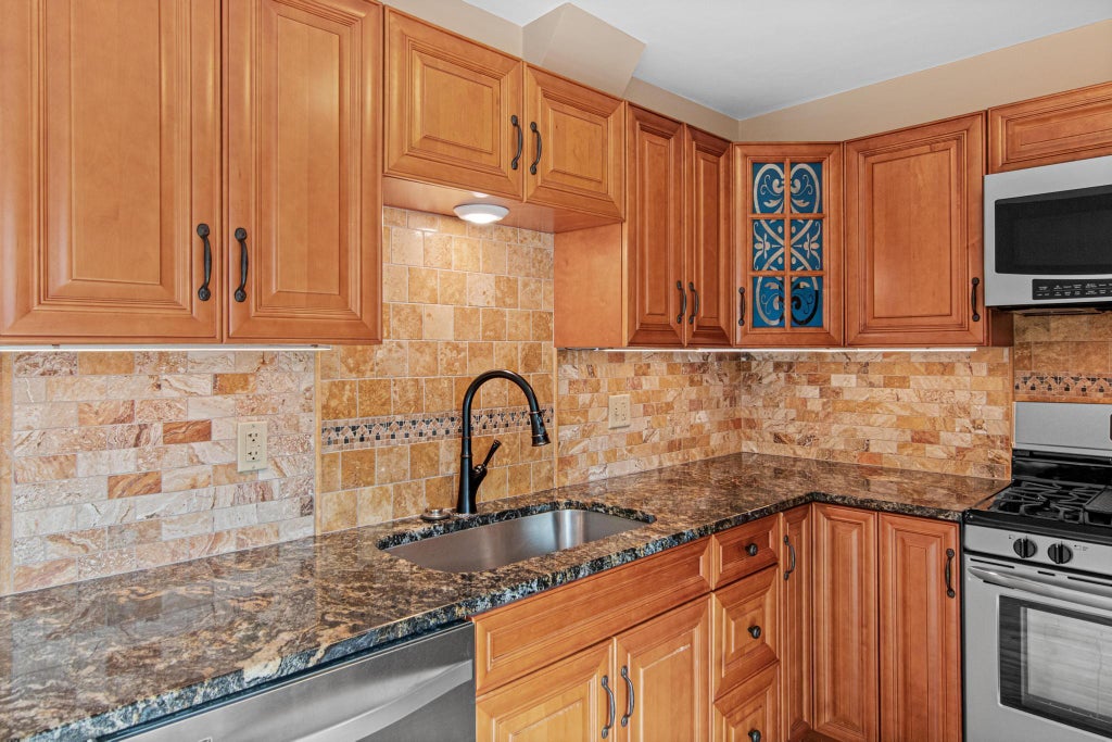 Photo of 2646 Mackubin Street, Roseville, MN 55113 (MLS # 7117144)