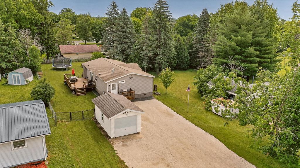 Photo of 405 N Pleasant Avenue, Spring Valley, MN 55975 (MLS # 7062985)