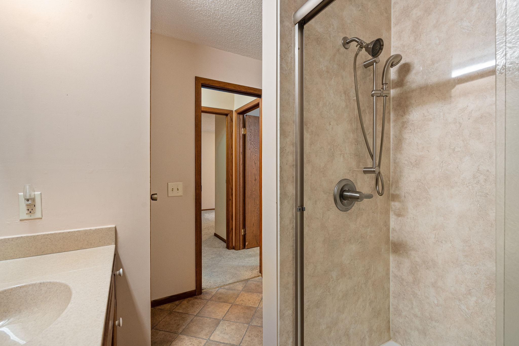 Owatonna, Minnesota 55060, United States, 3 Bedrooms Bedrooms, ,2 BathroomsBathrooms,Residential,Active,197362