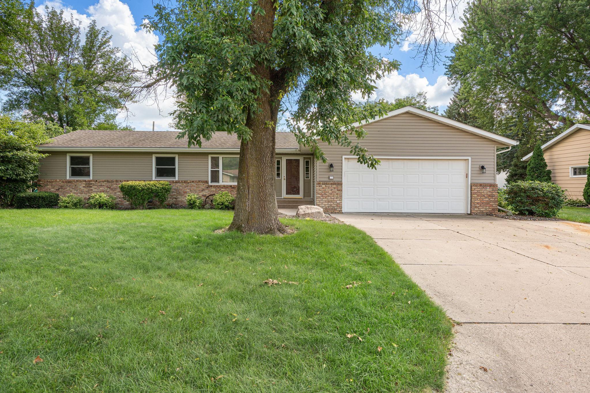 Owatonna, Minnesota 55060, United States, 3 Bedrooms Bedrooms, ,2 BathroomsBathrooms,Residential,Active,197362