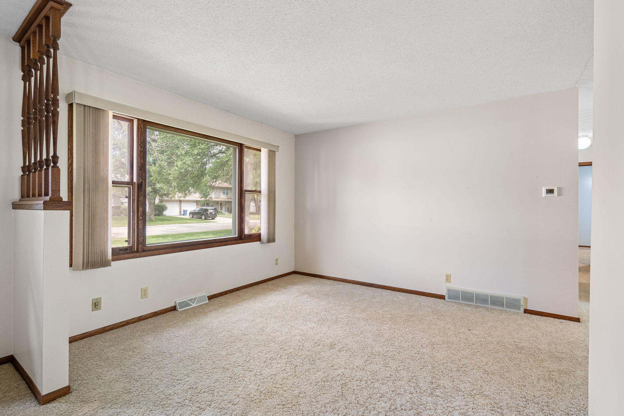 Owatonna, Minnesota 55060, United States, 3 Bedrooms Bedrooms, ,2 BathroomsBathrooms,Residential,Active,197362