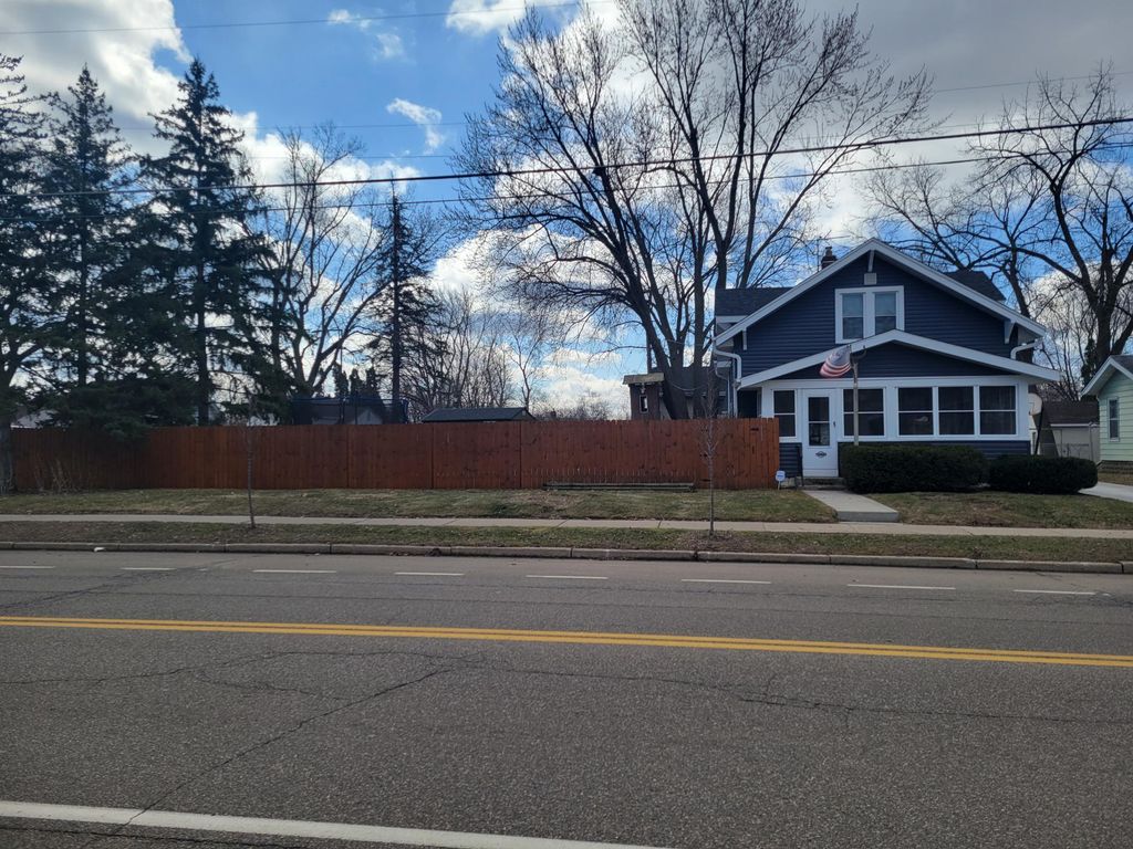 Photo of 2040 Stillwater Avenue E, Saint Paul, MN 55119 (MLS # 7053745)