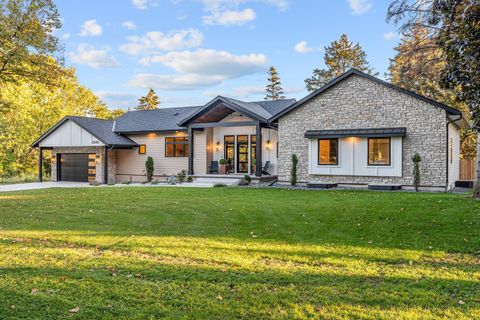 2040 Edgcumbe Road Saint Paul MN 55116