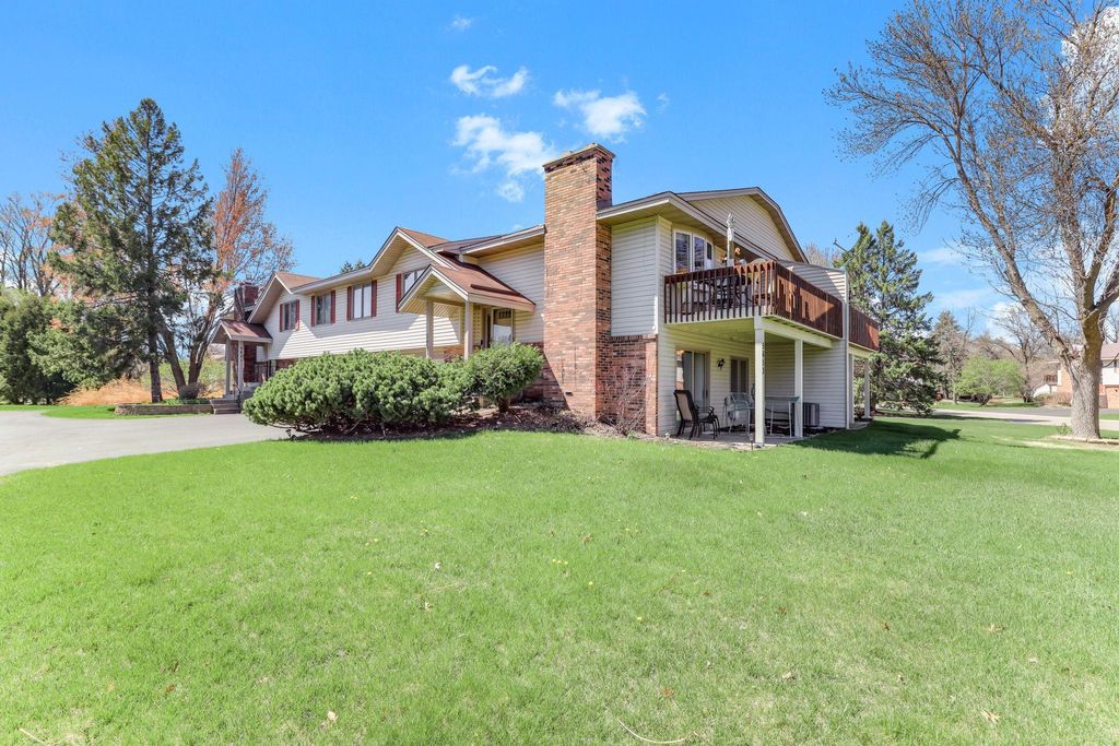 Photo of 5653 Chatsworth Street N, Shoreview, MN 55126 (MLS # 7066613)