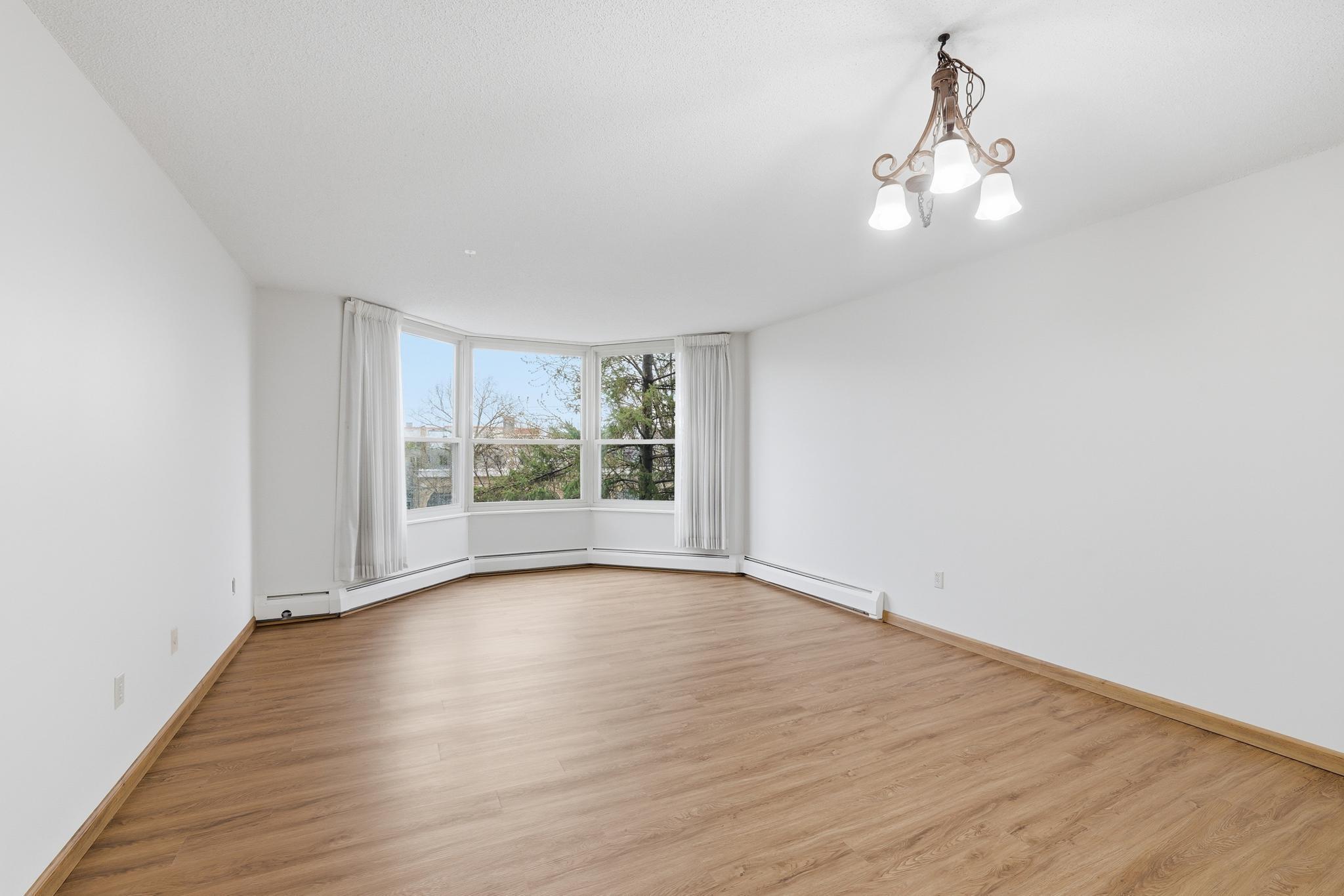 1425 W 28th Street W 218