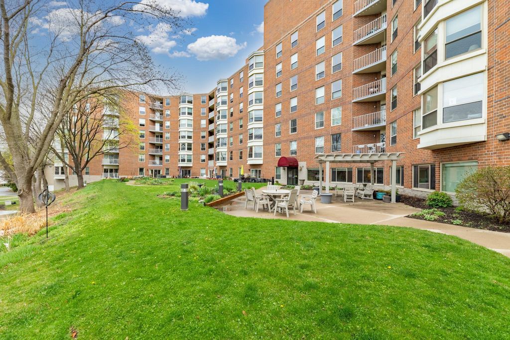 Photo of 1425 W 28th Street W #218, Minneapolis, MN 55408 (MLS # 7061553)