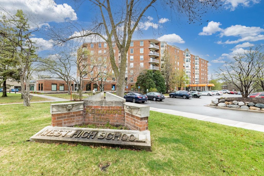 Photo of 1425 W 28th Street W #218, Minneapolis, MN 55408 (MLS # 7061553)