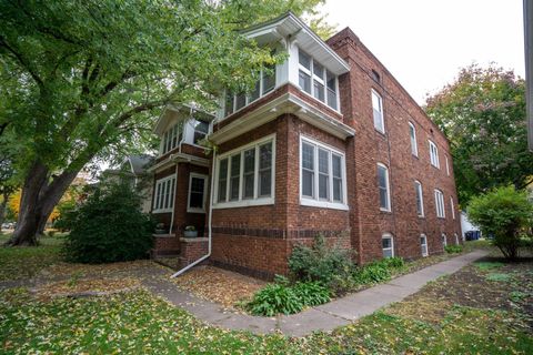 1879 Portland Avenue 3 Saint Paul MN 55104