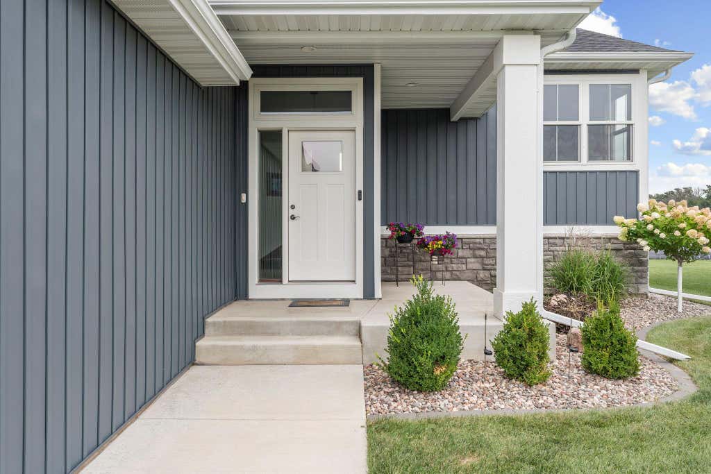 Photo of 1404 20th Street NE, Austin, MN 55912 (MLS # 7133389)