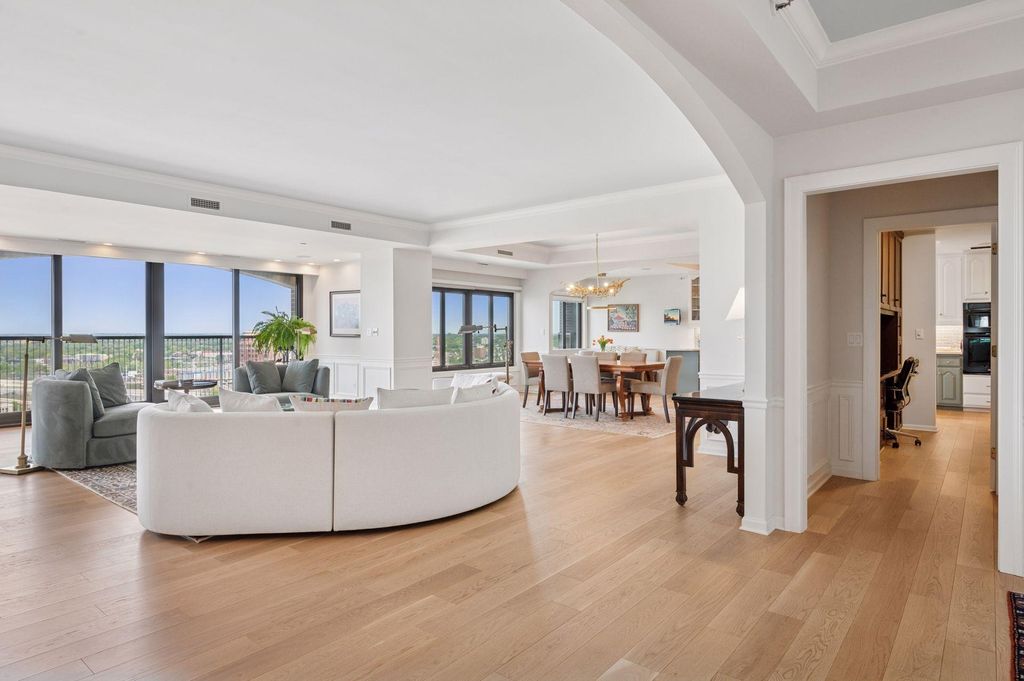 Photo of 1201 Yale Place #2102, Minneapolis, MN 55403 (MLS # 7025539)