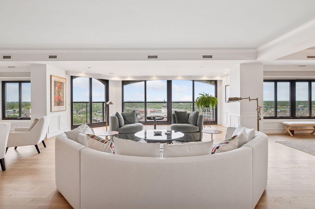 Photo of 1201 Yale Place #2102, Minneapolis, MN 55403 (MLS # 7025539)