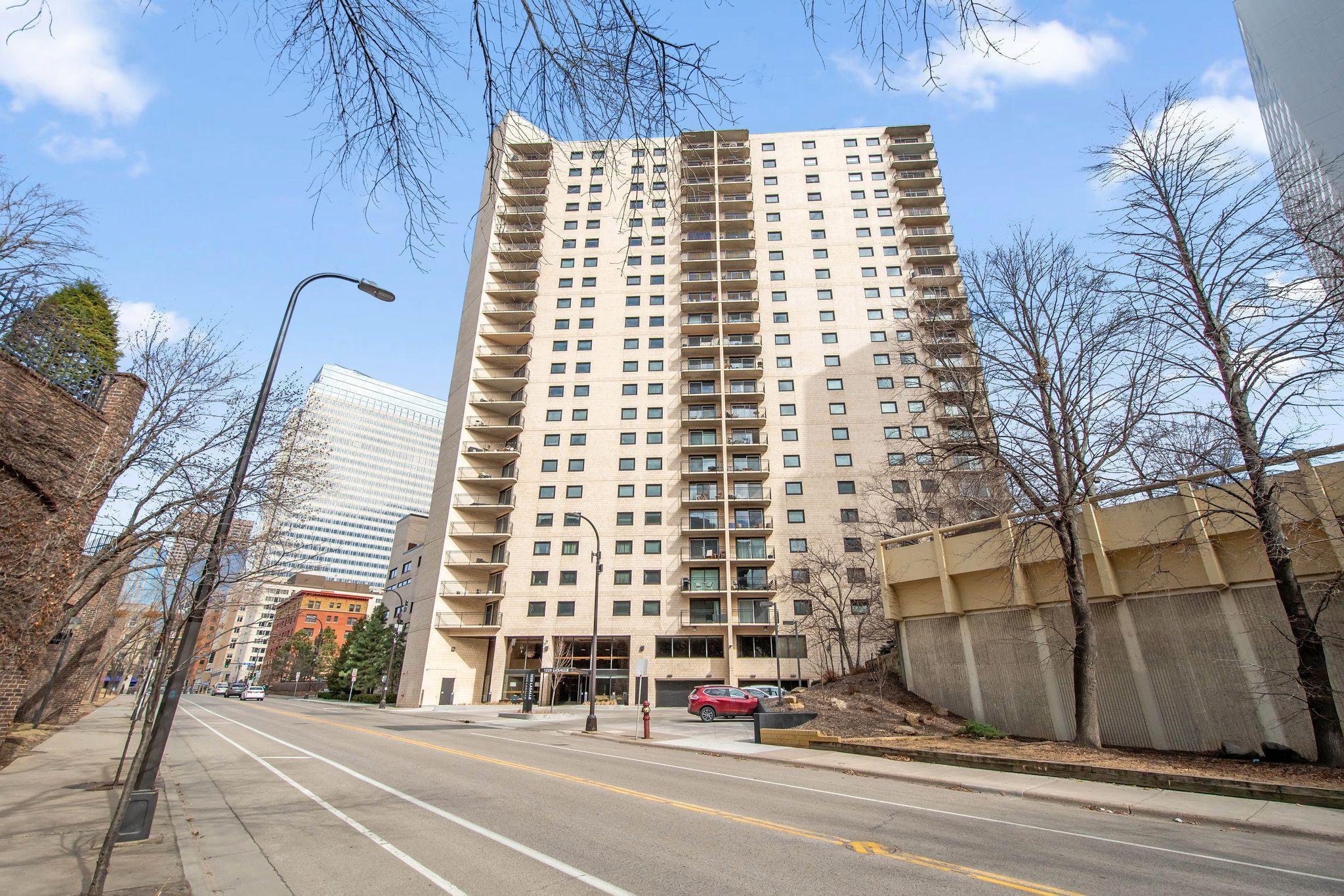 1225 Lasalle Avenue 708