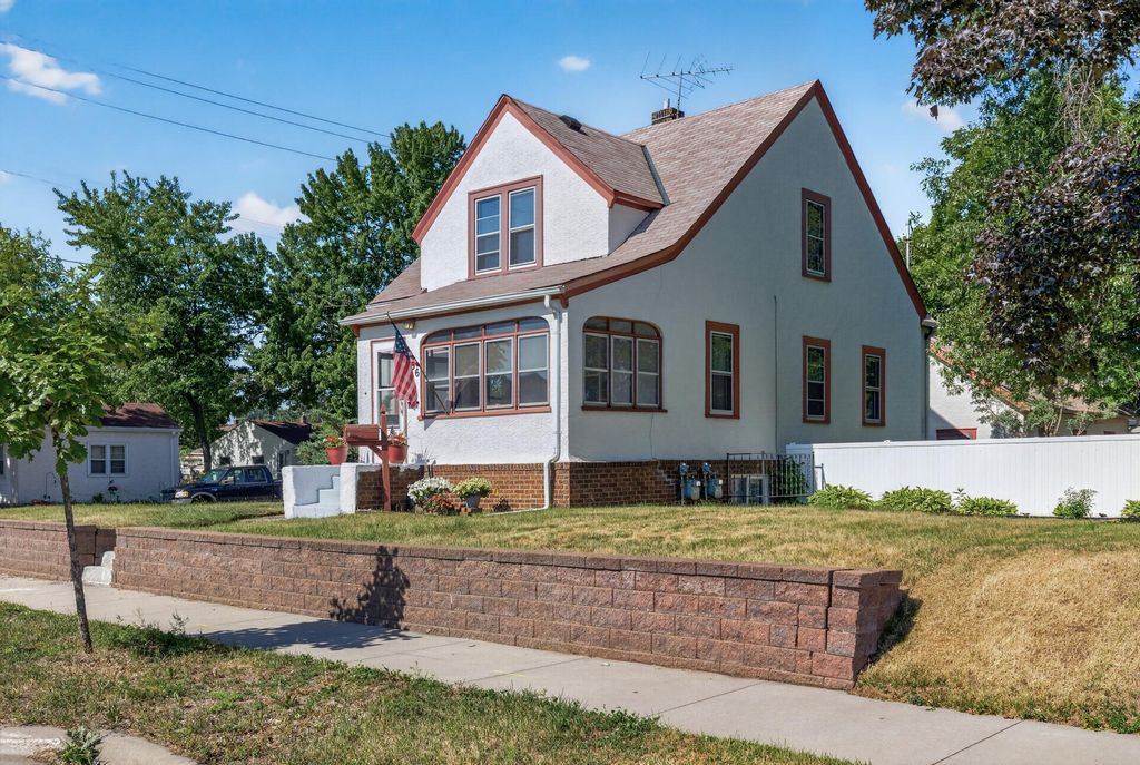 Photo of 556 5th Avenue S, South Saint Paul, MN 55075 (MLS # 7087561)