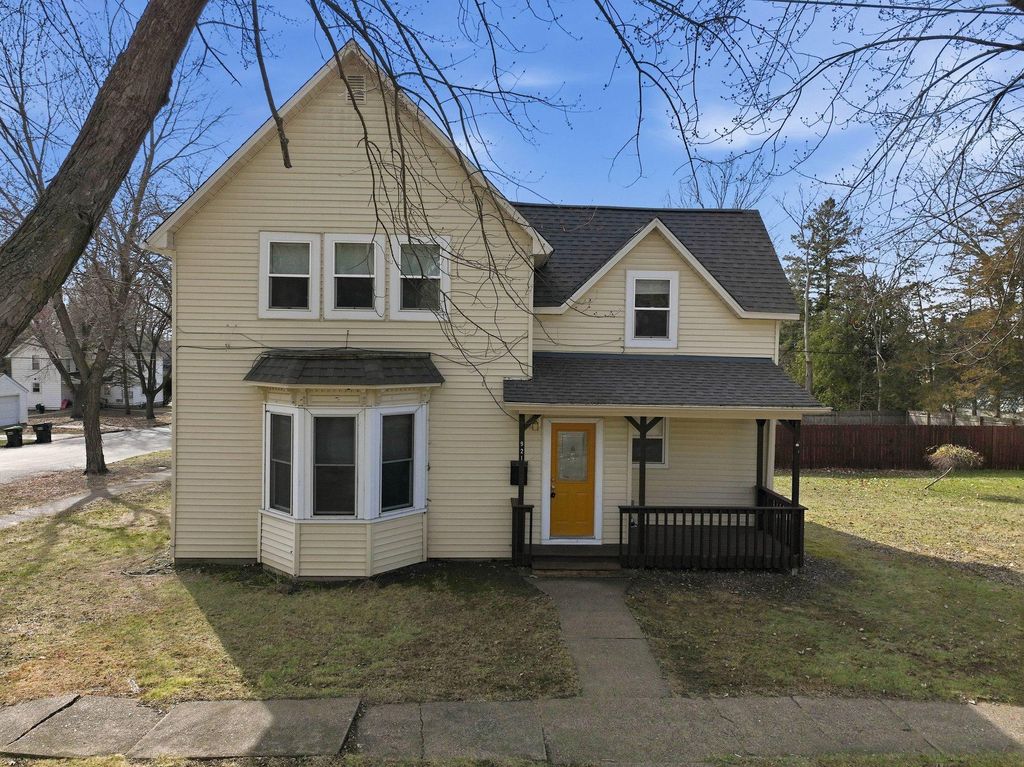 Photo of 921 11th Street E, Menomonie, WI 54751 (MLS # 7051891)