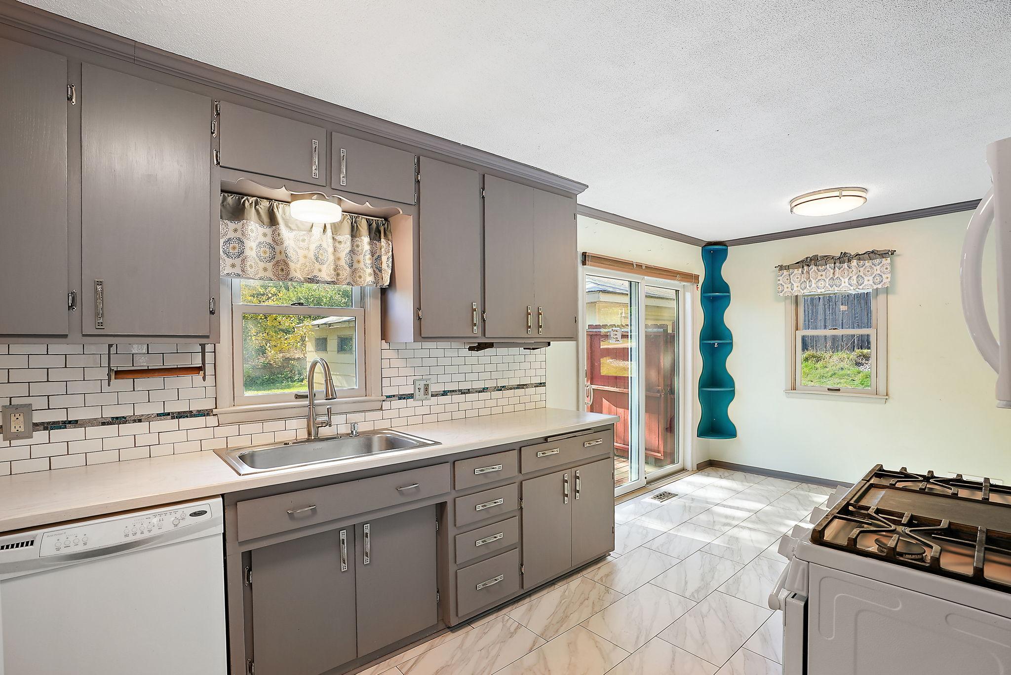 1790 Oakcrest Avenue