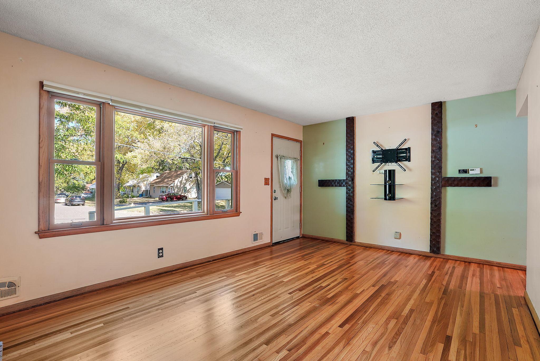 1790 Oakcrest Avenue