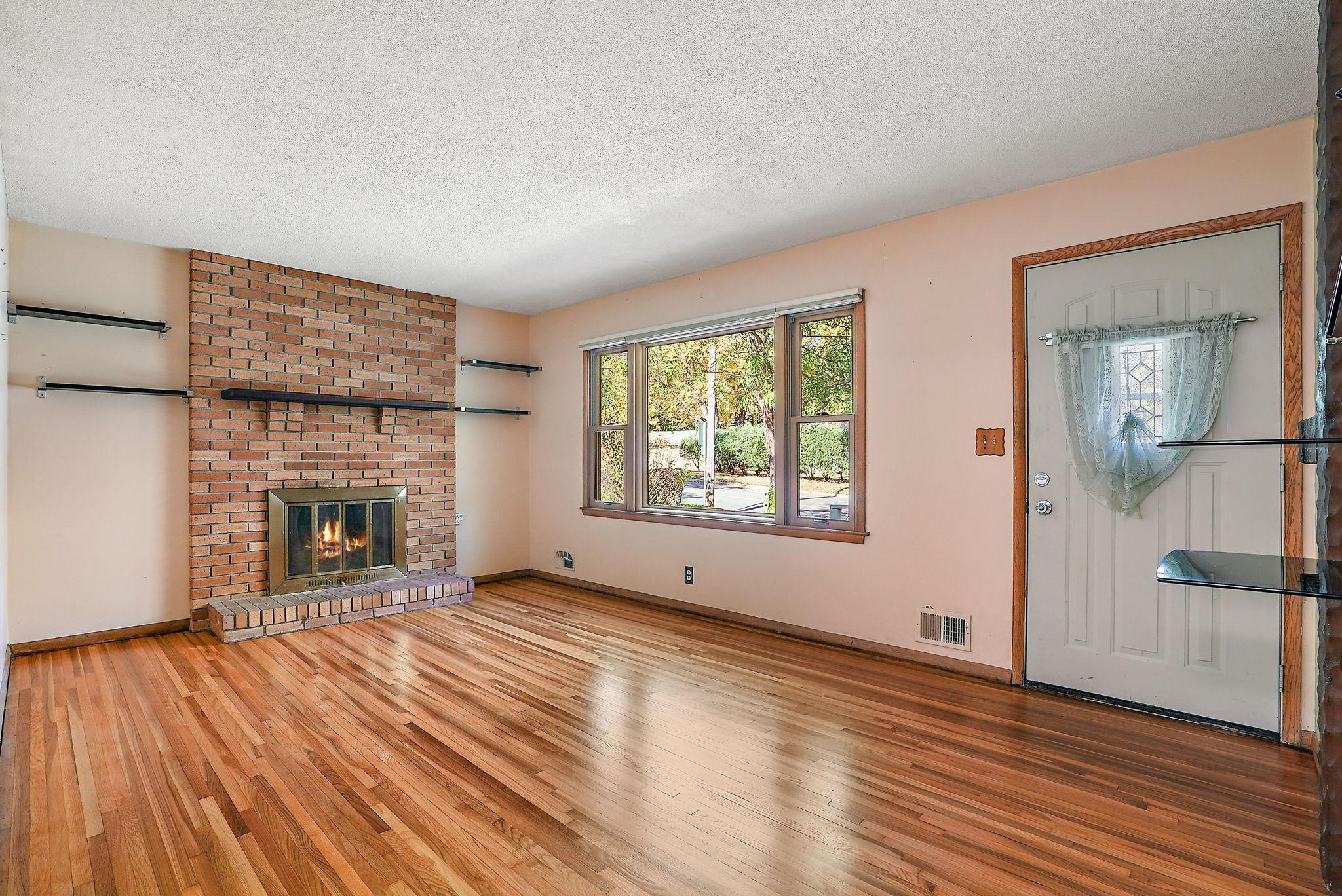 1790 Oakcrest Avenue