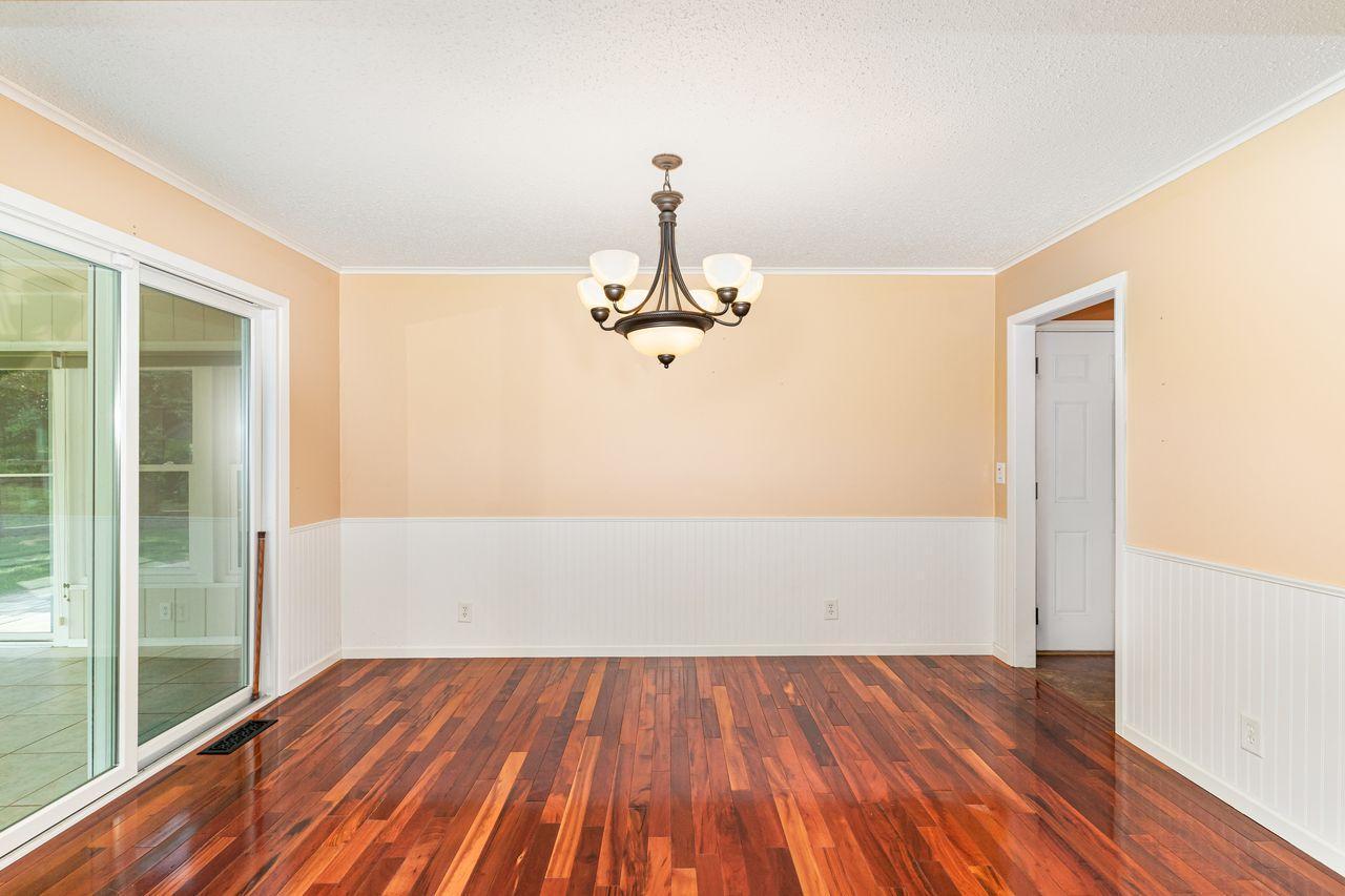 13608 Wellington Crescent