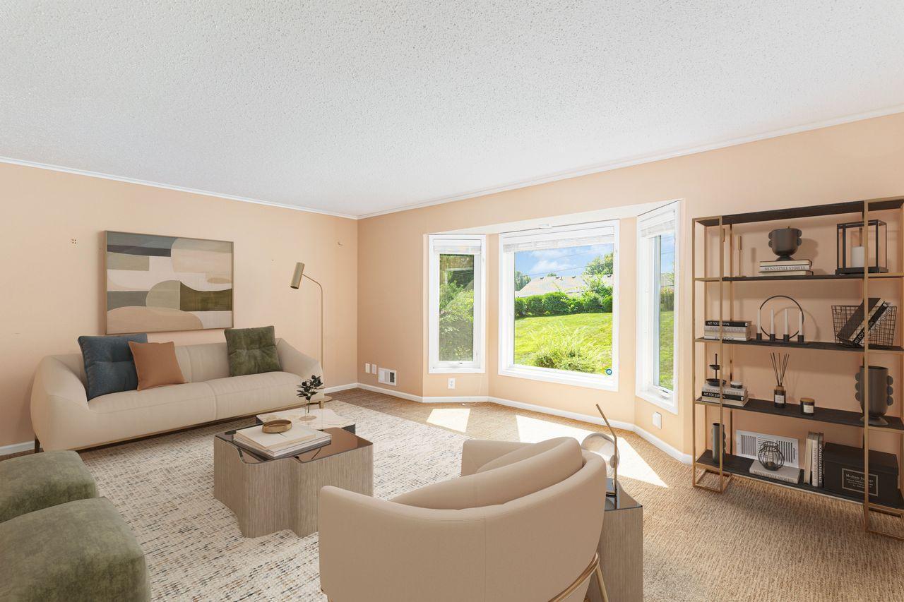 13608 Wellington Crescent