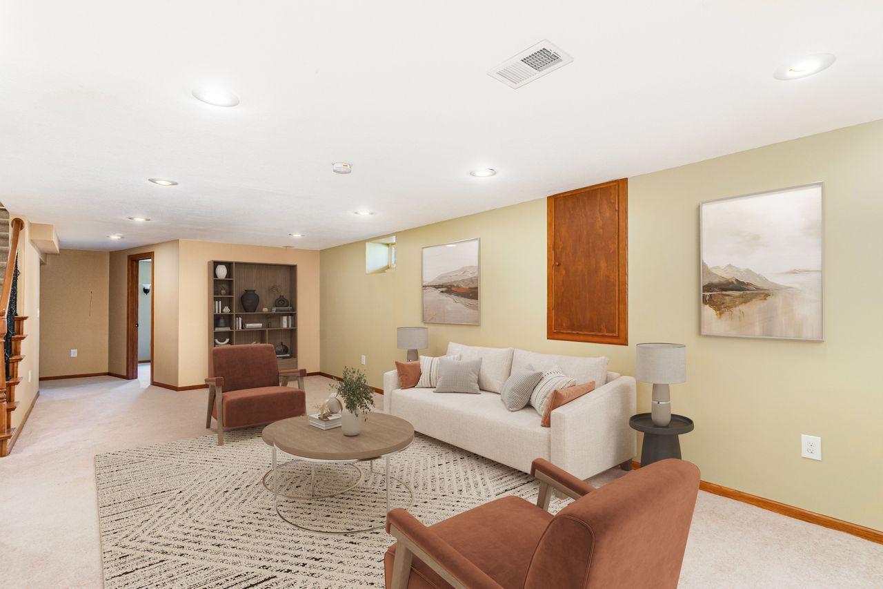 13608 Wellington Crescent