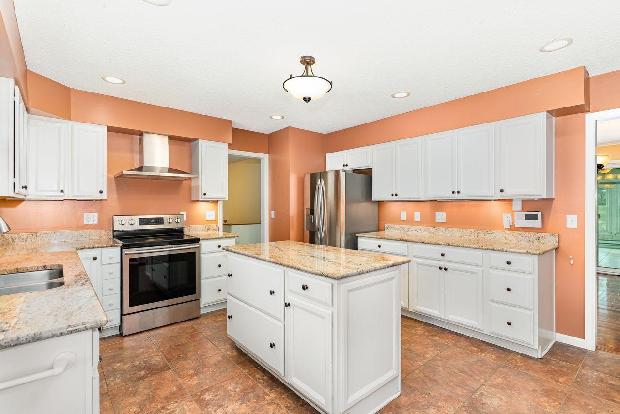 13608 Wellington Crescent