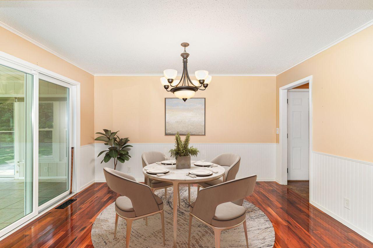 13608 Wellington Crescent