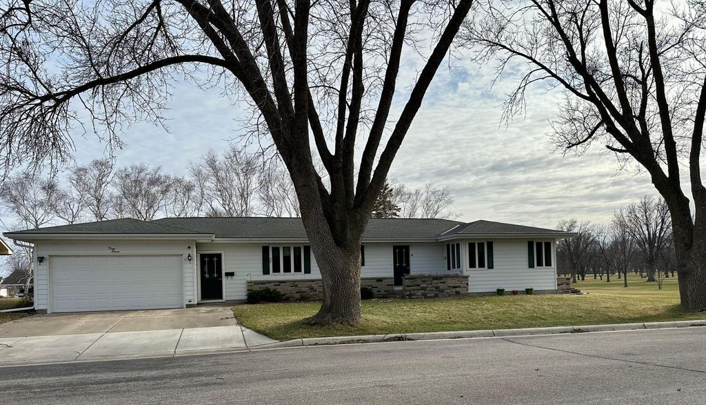 Photo of 311 E Oak Avenue, Olivia, MN 56277 (MLS # 7052588)