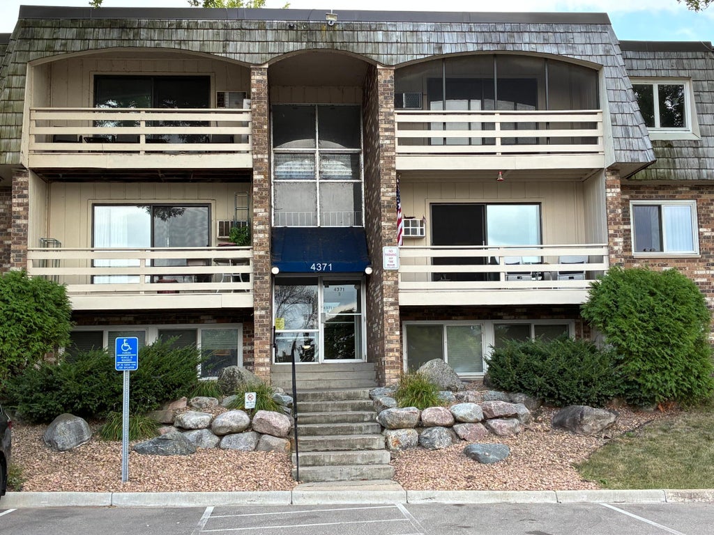 Photo of 4371 Wilshire Boulevard #305, Mound, MN 55364 (MLS # 7122693)