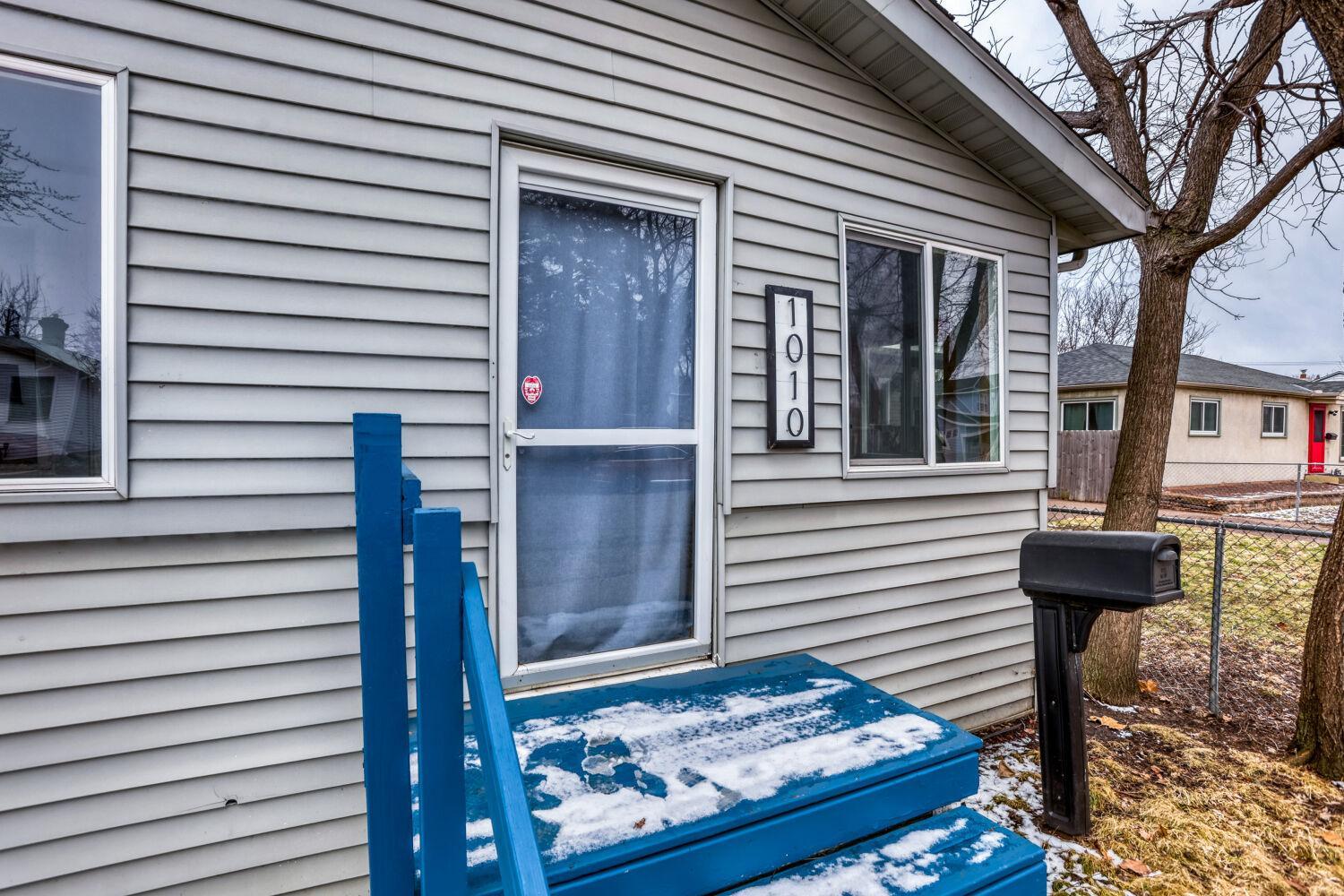 1010 Seminary Avenue