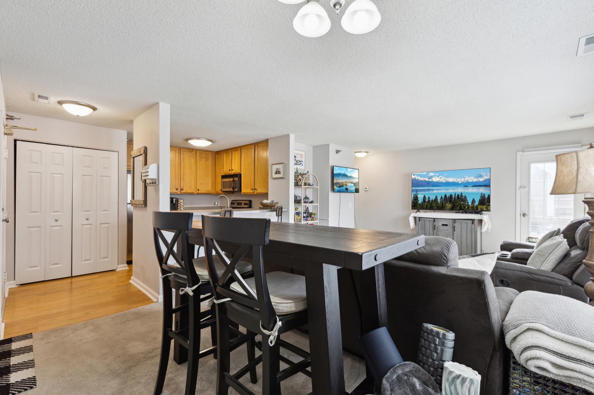 6048 Chasewood Parkway 204