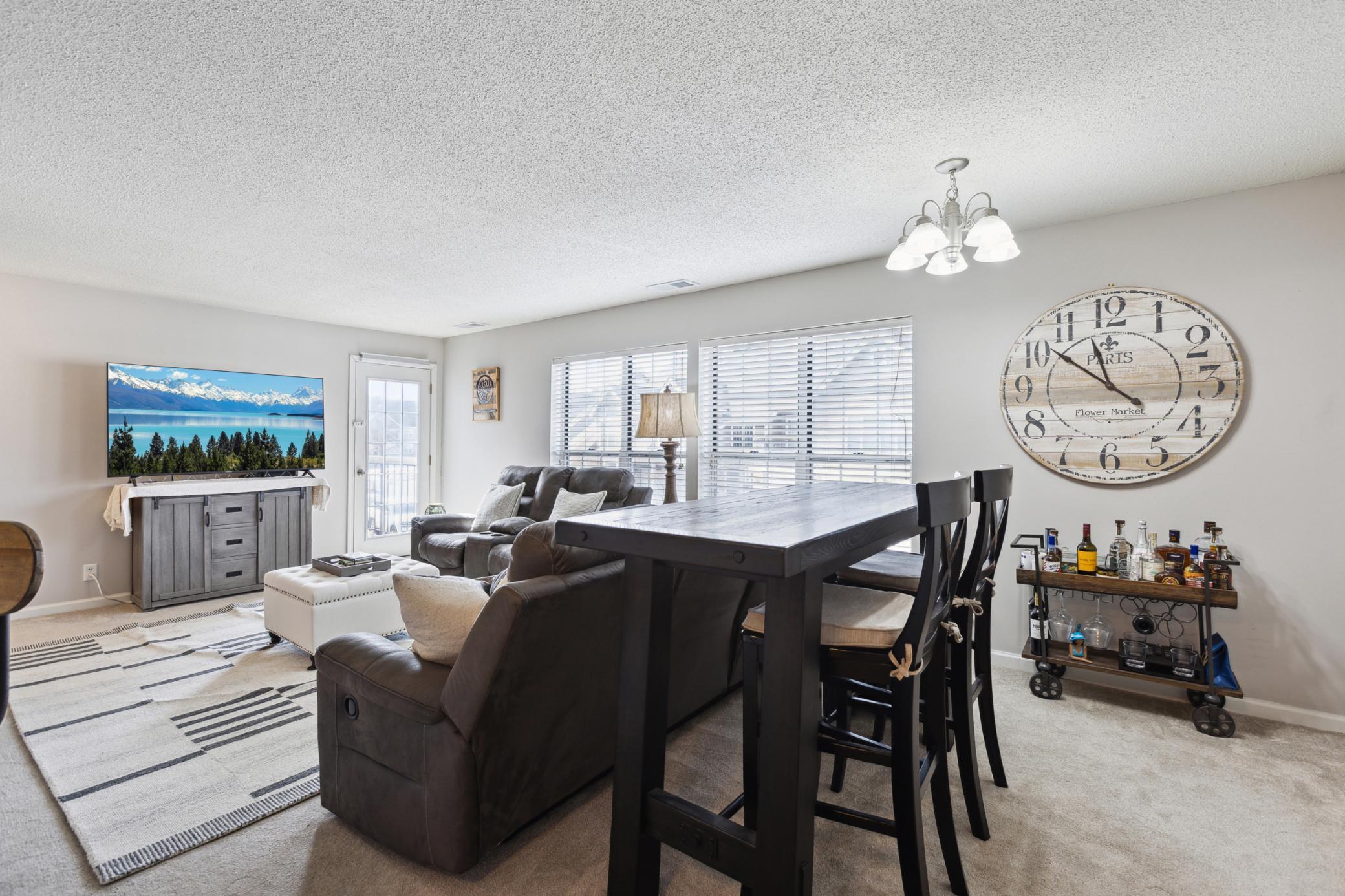 6048 Chasewood Parkway 204