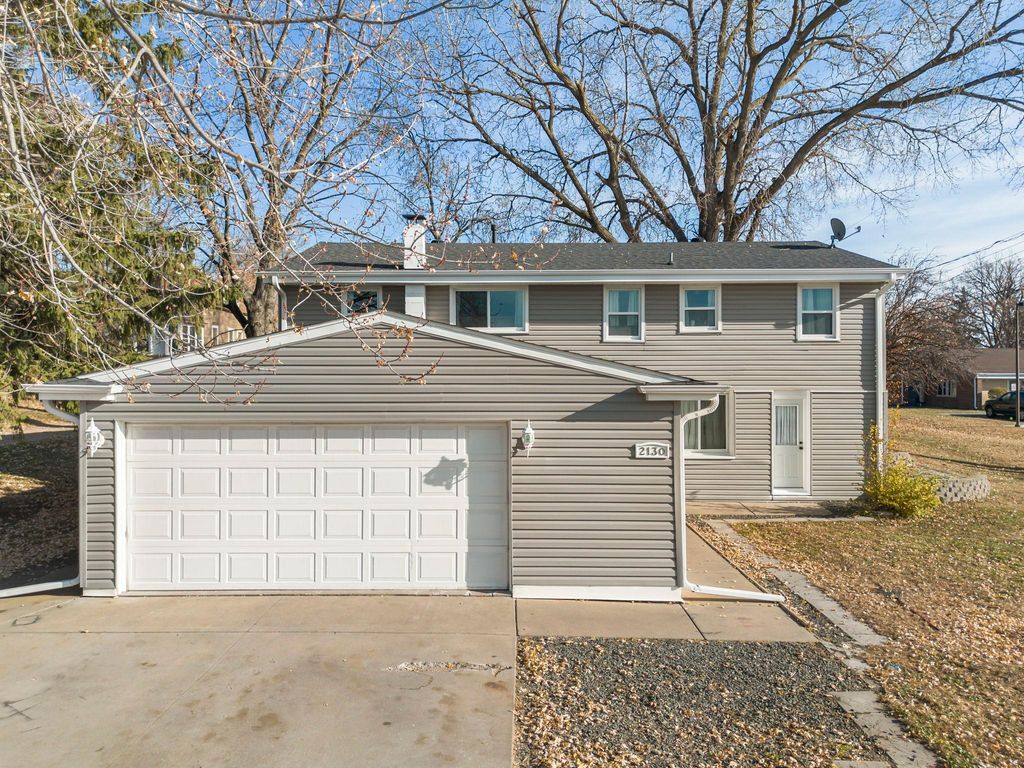 Photo of 2130 Douglas Drive N, Golden Valley, MN 55422 (MLS # 7012440)