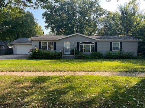 Photo of 613 S Armstrong Avenue, Litchfield, MN 55355 (MLS # 6798820)