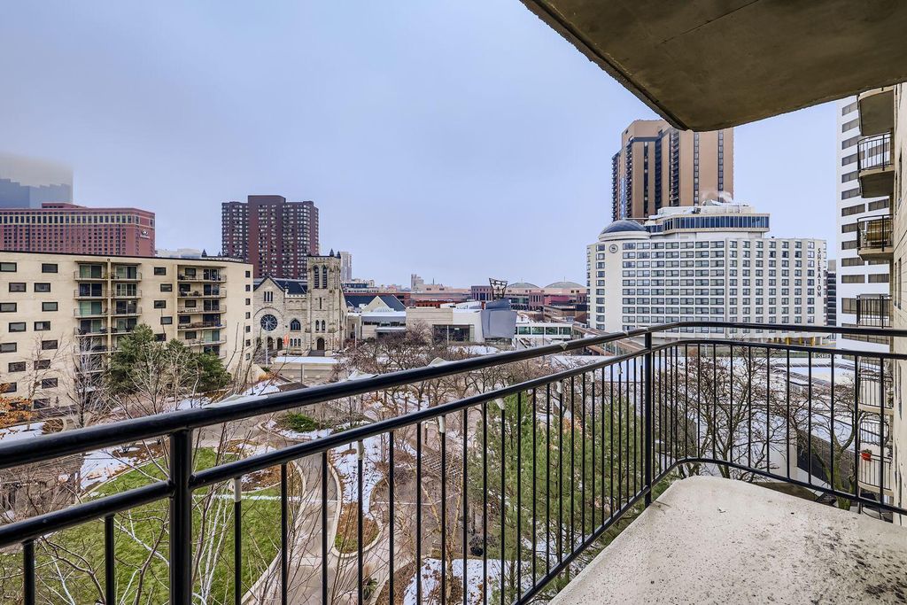 Photo of 1225 Lasalle Avenue #905, Minneapolis, MN 55403 (MLS # 7012476)