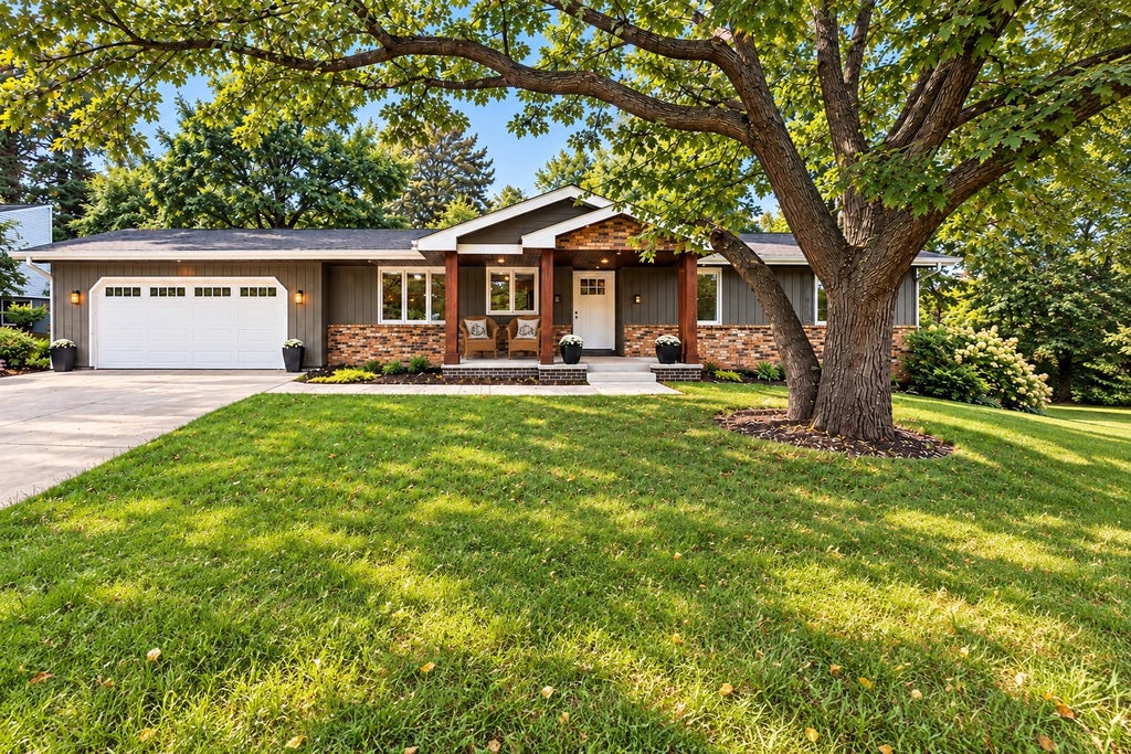 Photo of 908 Kaymar Lane, Burnsville, MN 55306 (MLS # 7150250)