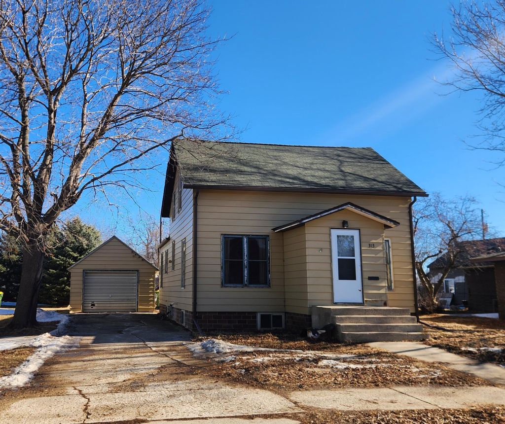 Photo of 313 6th Avenue SE, Pipestone, MN 56164 (MLS # 7017917)