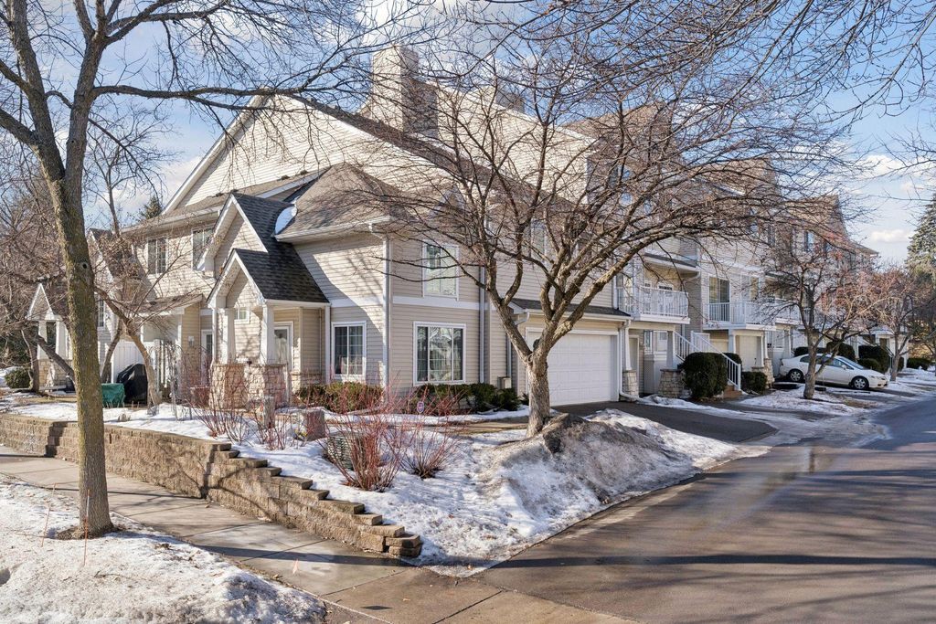 Photo of 626 Willoughby Way W, Hopkins, MN 55305 (MLS # 7012402)