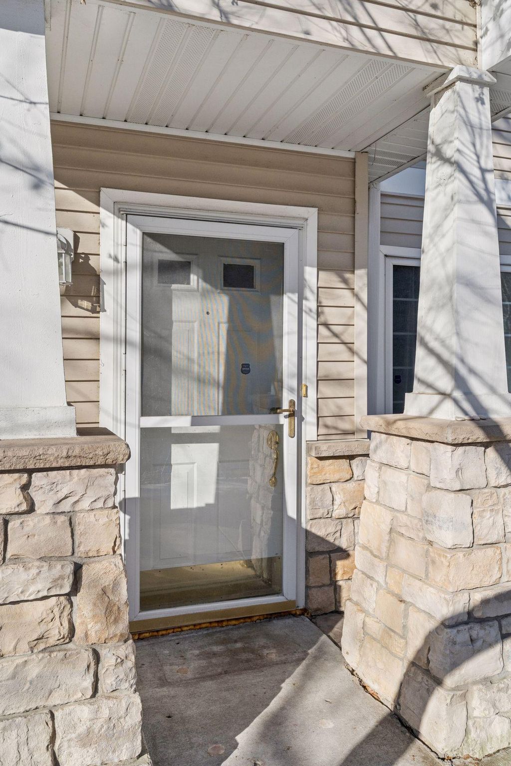 Photo of 626 Willoughby Way W, Hopkins, MN 55305 (MLS # 7012402)