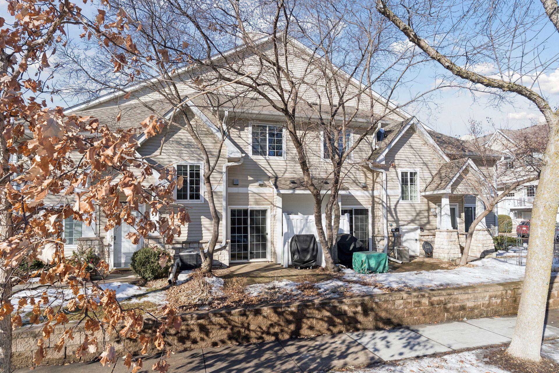 626 Willoughby Way W