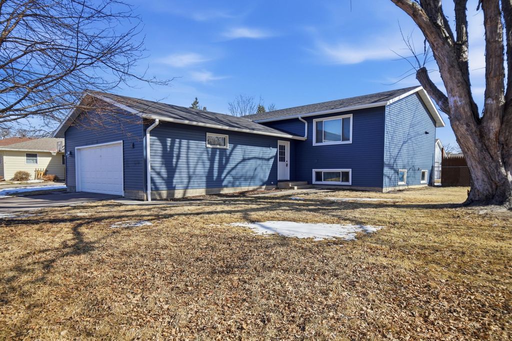 Photo of 135 S Manitou Drive, Mankato, MN 56001 (MLS # 7028664)