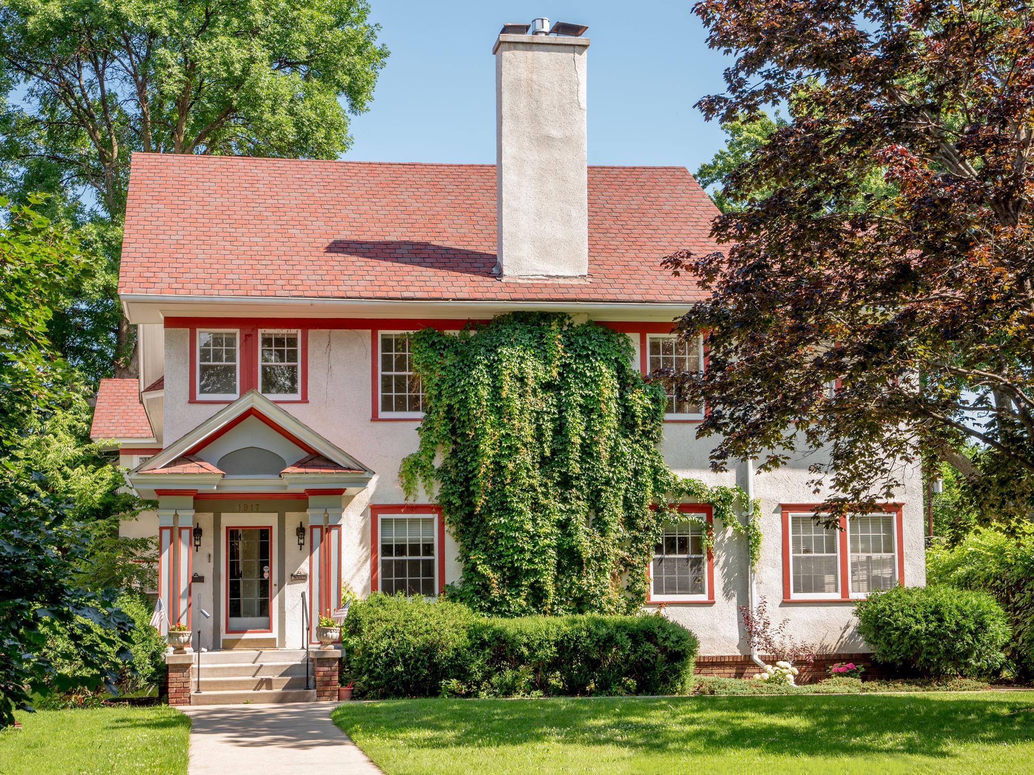 1917 Summit Avenue 2