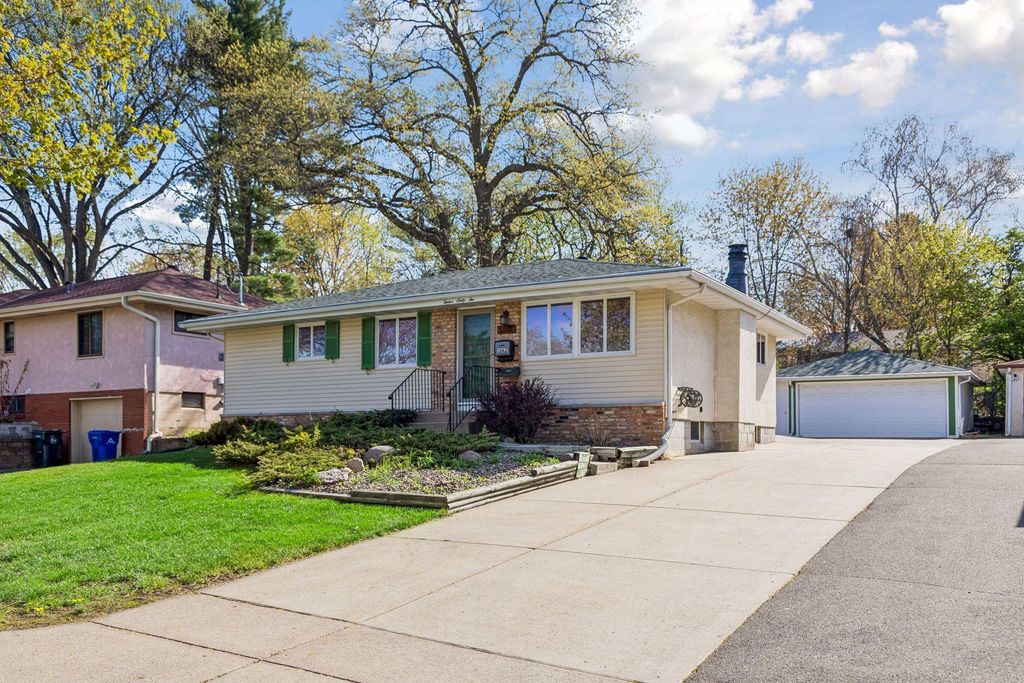 Photo of 1262 Etna Street, Saint Paul, MN 55106 (MLS # 7065079)
