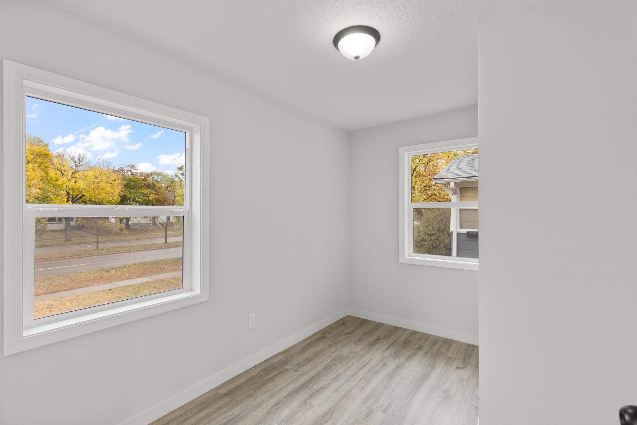 687 Lexington Parkway N