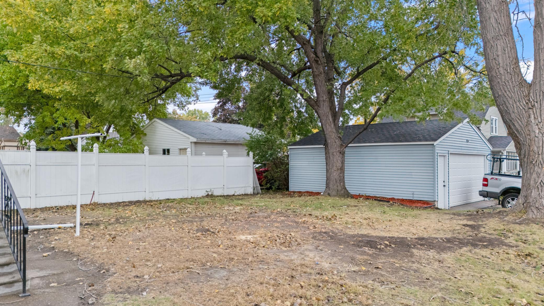 687 Lexington Parkway N