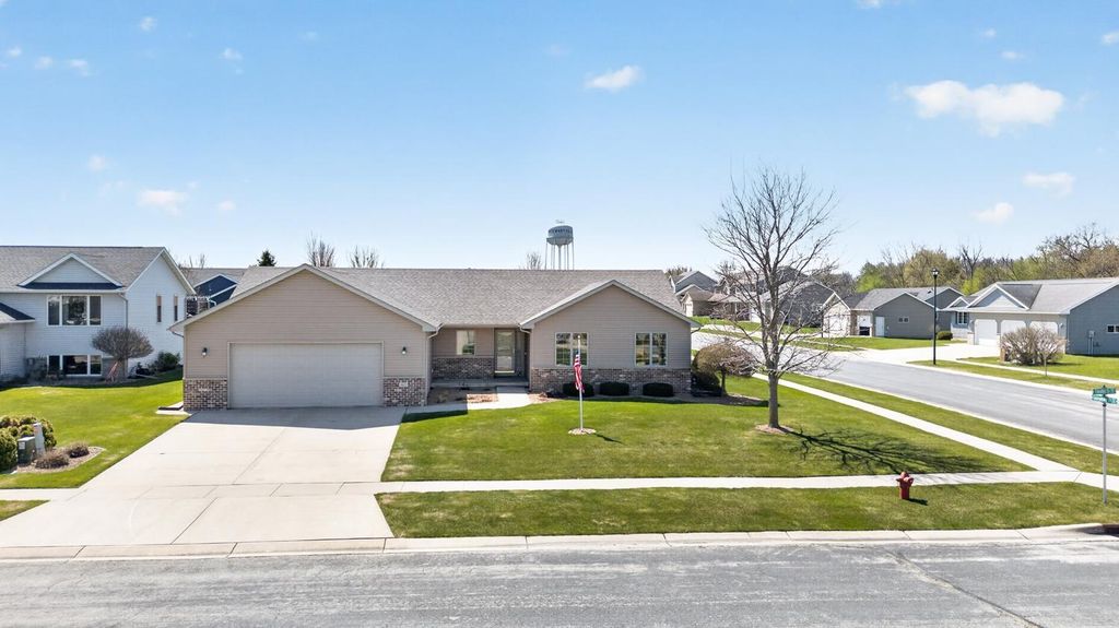 Photo of 802 Timothy Drive SE, Stewartville, MN 55976 (MLS # 7053594)