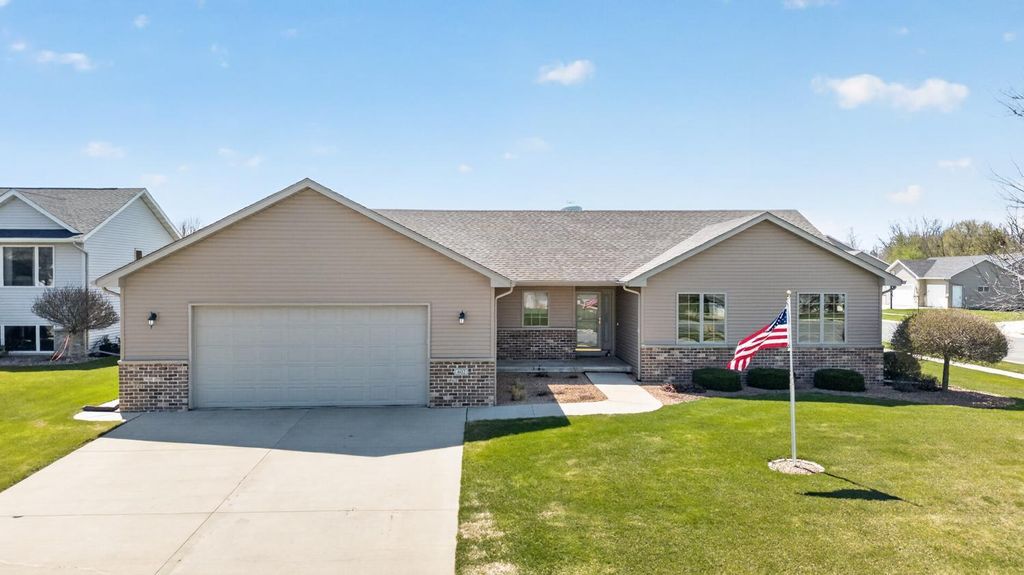 Photo of 802 Timothy Drive SE, Stewartville, MN 55976 (MLS # 7053594)