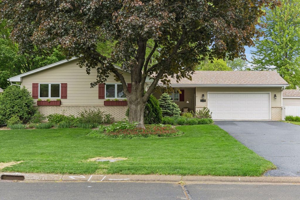 Photo of 2124 Pleasant View Drive, New Brighton, MN 55112 (MLS # 7067639)
