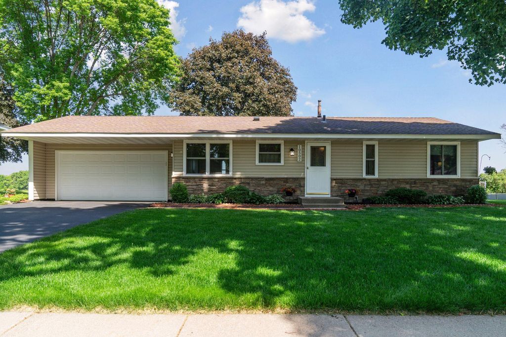 Photo of 10502 Lancaster Lane N, Maple Grove, MN 55369 (MLS # 7083659)