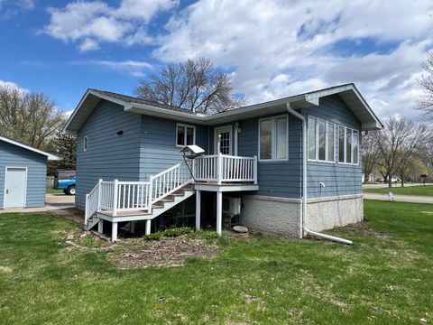 Photo of 129 Nelson Street E, Litchfield, MN 55355 (MLS # 7065261)